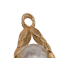 closeup of the pendant loop