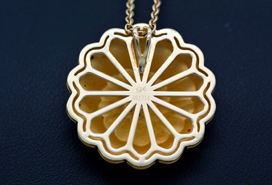 rear view of the pendant with the carrera y carrera hallmark and number