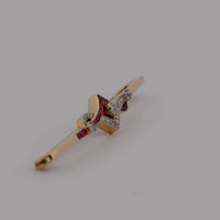 angled side view of the pin