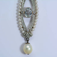 closeup showing the pearl drop