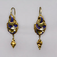 closeup of the earrings