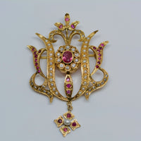 viewing the broochdant from the front