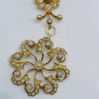 a closeup of the pearls