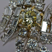 closeup of the center yellow diamond