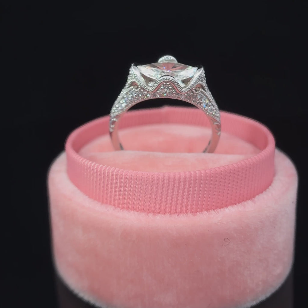 a video showing the side profile of the ring 