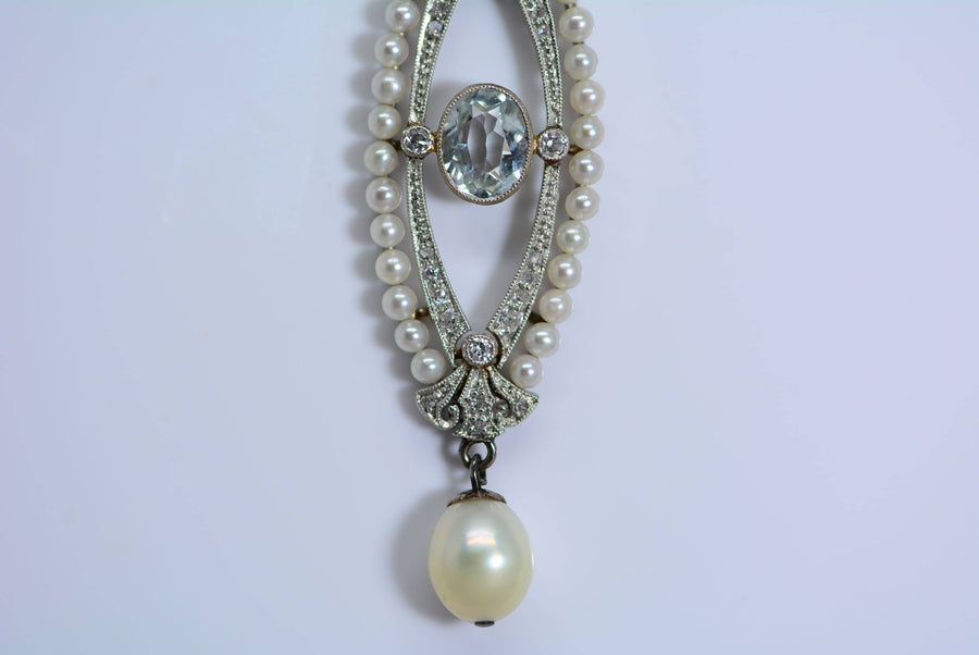 closeup showing the pearl drop